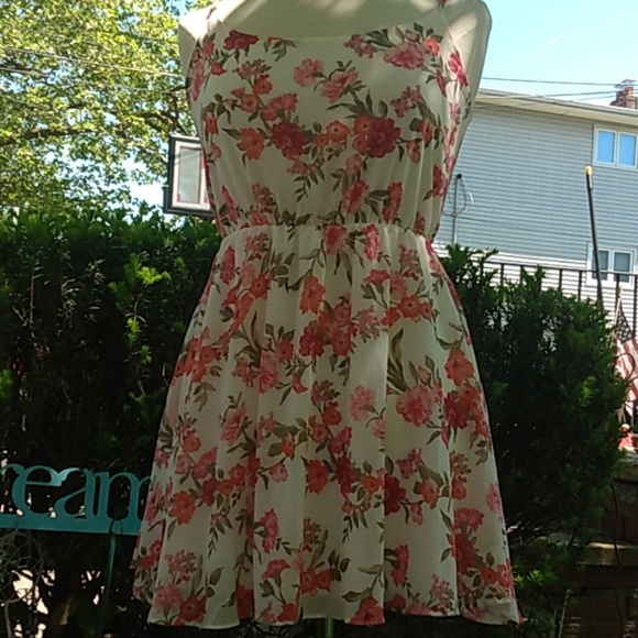 Pretty Pink and Cream Floral Spaghetti Strap Mini Dress XXI - Picture 2 of 11